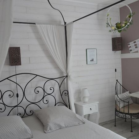Au Coeur Du Bien Etre, Chambre D'Hotes Avec Piscine Chauffee Et Couverte, Spa, Sauna, Massages モントー エクステリア 写真