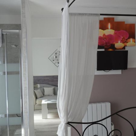 Au Coeur Du Bien Etre, Chambre D'Hotes Avec Piscine Chauffee Et Couverte, Spa, Sauna, Massages モントー エクステリア 写真