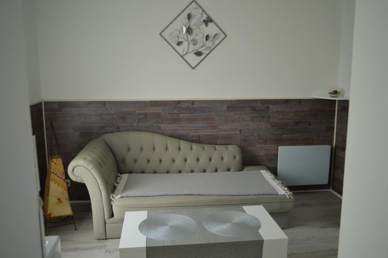 Au Coeur Du Bien Etre, Chambre D'Hotes Avec Piscine Chauffee Et Couverte, Spa, Sauna, Massages モントー エクステリア 写真